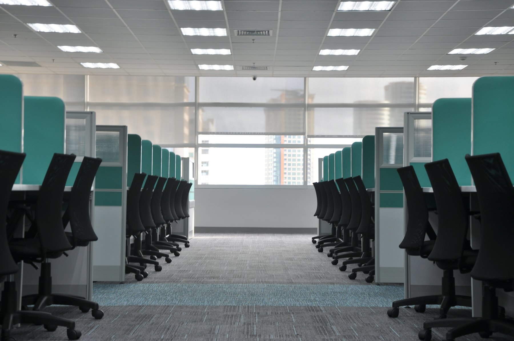 Plateau de bureaux avant nettoyage (simulation)